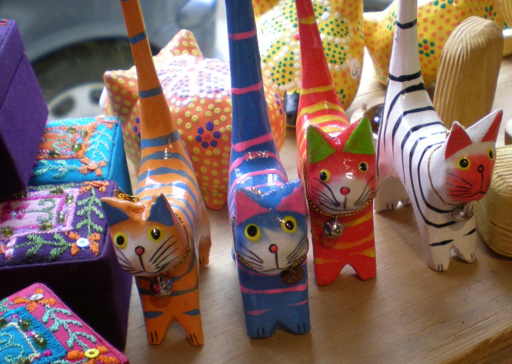 Lovely funny wooden cat statues from Bali