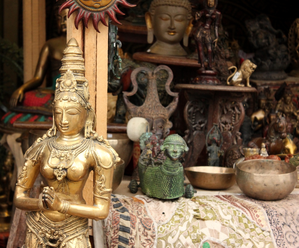 Buddha statues attraction market stall
